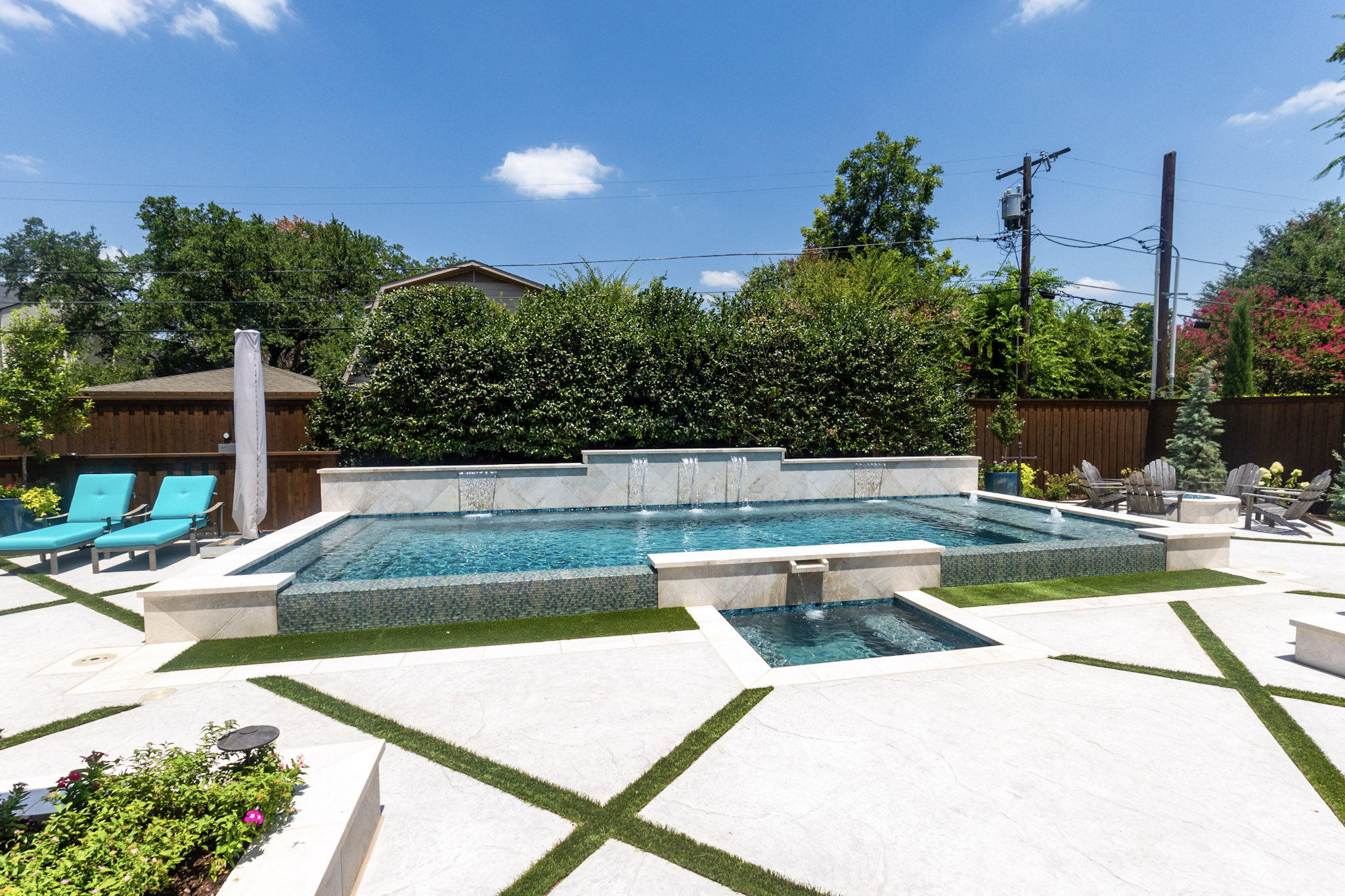 Luxury vanishing edge pool and spa with geometric patio in University Park, Texas